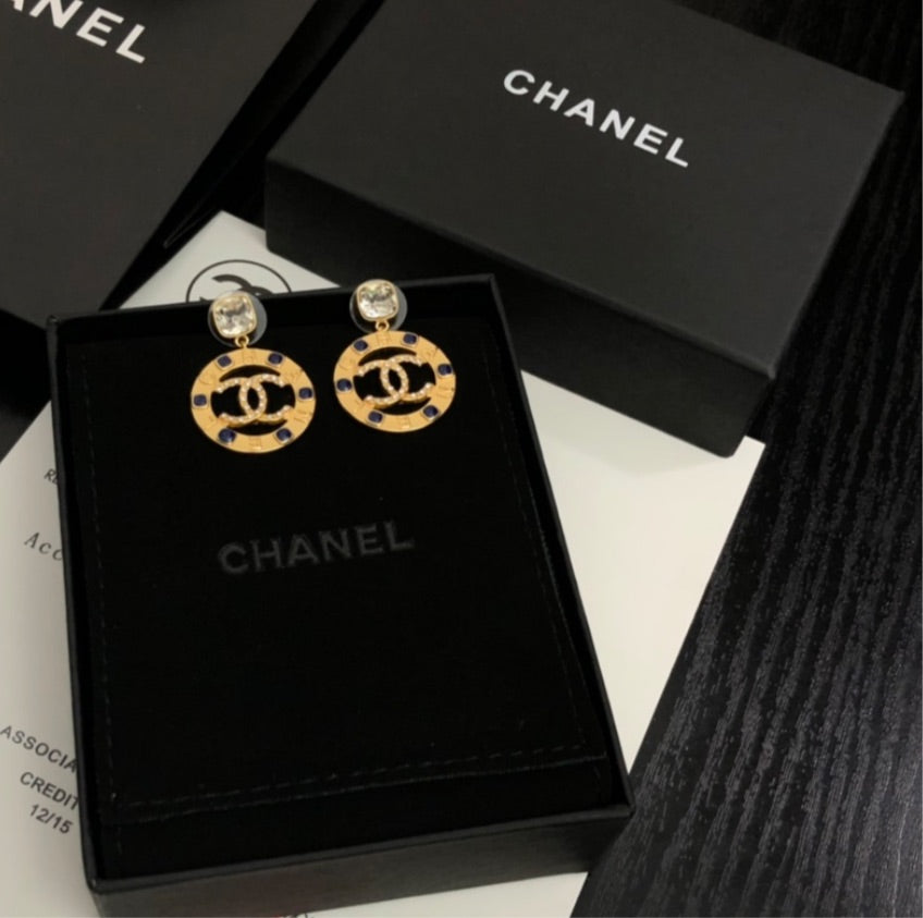 New Chanel woman earring